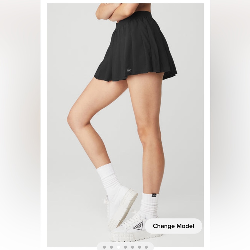 Alo yoga Varsity tennis skirt size Small in black